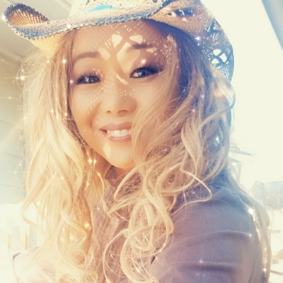 Meet your Posher, Suzanne - Picture 3 of 6